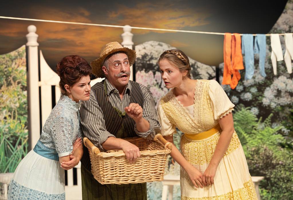 De verflixte Strump: da-Marie Brandt, Markus Sebastian Wenger, Joke Lisann Messmer De verflixte Strump Ida Marie Brandt, Markus Sebastian Wenger, Joke Lisann Messmer Foto Silke Winkler 2025 2026