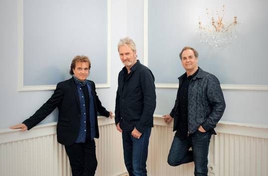Die drei Sänger der Band "Frontm3n" sind auf dem Bild zu sehen.