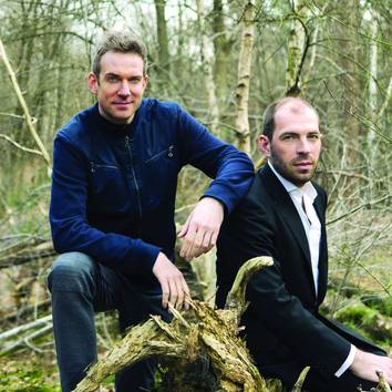 Johannes Moser und Andrei Korobeinikov im Wald