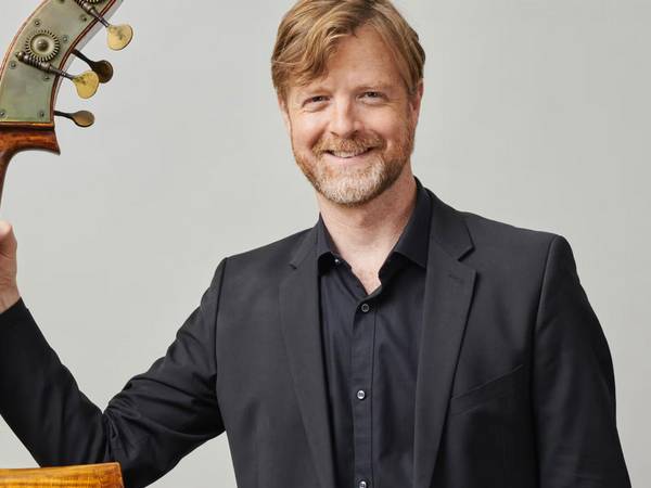 Solist Matthew-McDonald Kontrabass