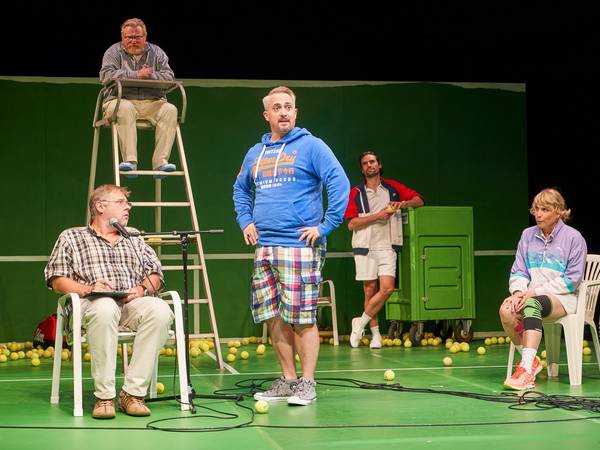 Extrawurst © Fantitsch 190930 Fantitsch Ohnsorg Extrawurst330web