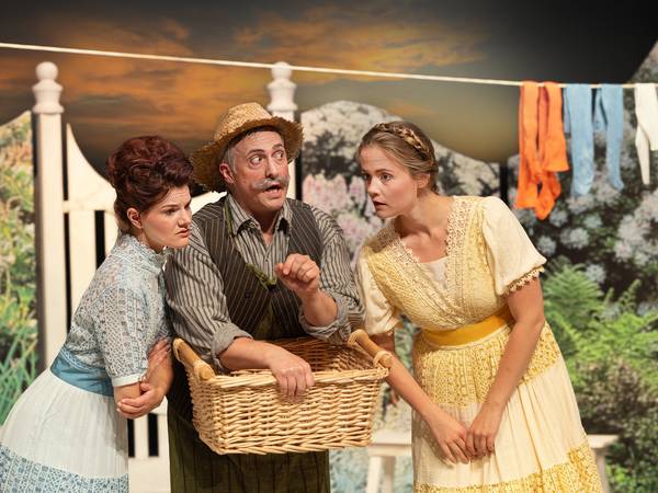 De verflixte Strump: da-Marie Brandt, Markus Sebastian Wenger, Joke Lisann Messmer De verflixte Strump Ida Marie Brandt, Markus Sebastian Wenger, Joke Lisann Messmer Foto Silke Winkler 2025 2026