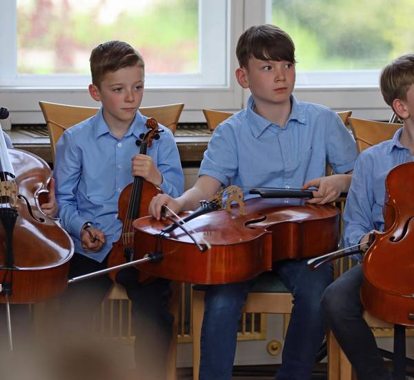 Bei den „Doberaner Streichhölzern“ musiziert der Streichernachwuchs zusammen.