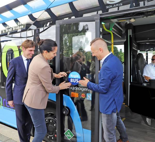 Das runde Logo kennzeichnet die Regiobusse.