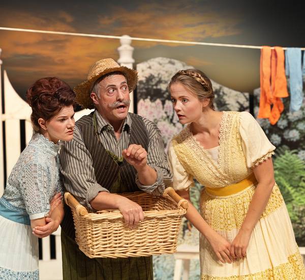 De verflixte Strump: da-Marie Brandt, Markus Sebastian Wenger, Joke Lisann Messmer De verflixte Strump Ida Marie Brandt, Markus Sebastian Wenger, Joke Lisann Messmer Foto Silke Winkler 2025 2026