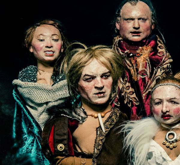 Looking for Brunhild Theater Figurentheater Looking for Brunhild Theater Handgemenge Foto Alexander Hoerbe