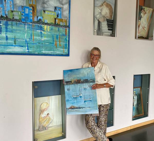 Helga Kloth stellt ihre Bilder bis Mitte September im Kreishaus in Güstrow aus