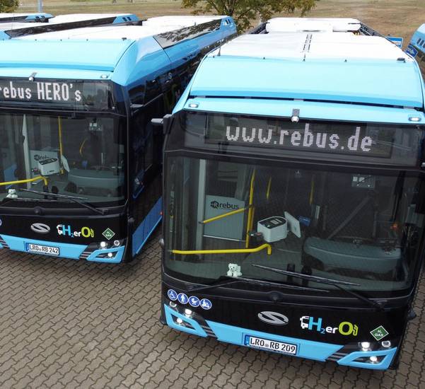 Täglich unterwegs im Landkreis Rostock – auch die kommenden zehn Jahre – die rebus-Wasserstoffbusse.